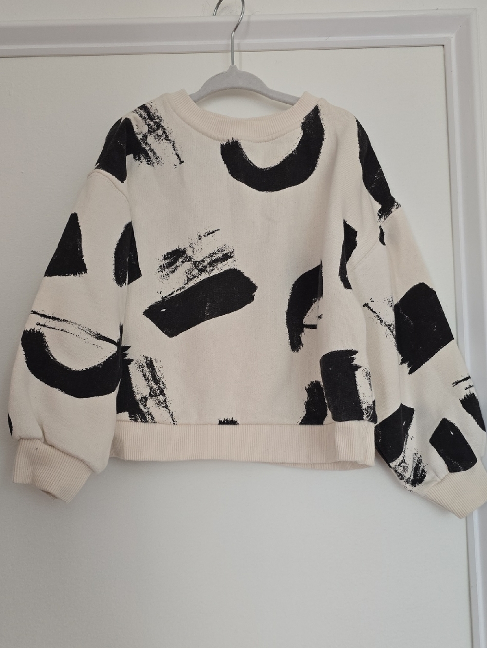 Zara Cream Top with Black Brushstroke Detail